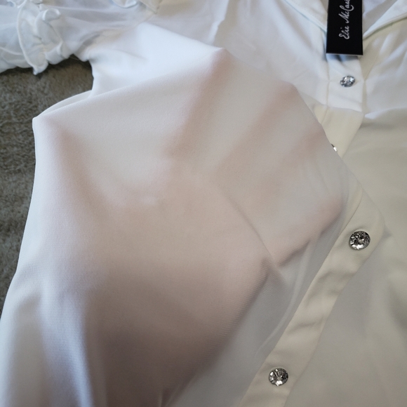 Elie Mccarthy white Top with Ruffle Sleeve and shiny unfunctional buttons Size M - Picture 16 of 16